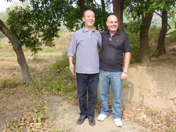 董事長(zhǎng)與國(guó)際友人合影